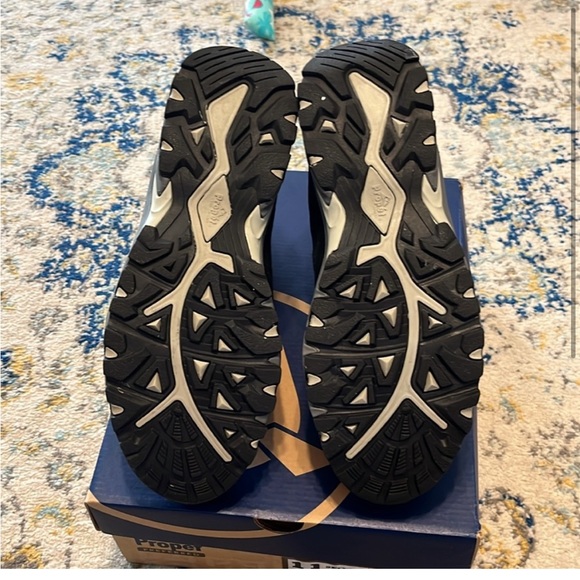 NIB, Men’s Hiking Boots - Picture 4 of 4